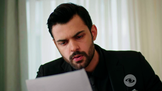 Emre manda a seguir al exesposo de Hicran. Emre manda a seguir al exesposo de Hicran.