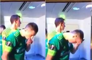 11698_La Kalle. Futbolista se limpa la cara con saliva / Foto: captura video 11698_La Kalle. Futbolista se limpa la cara con saliva / Foto: captura video