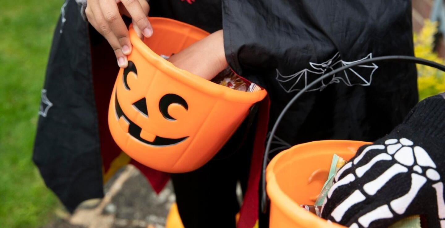 Caja con dulces de Halloween