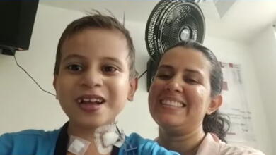 Lucas y su mamá.