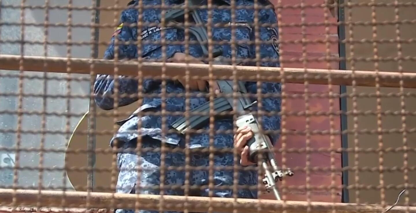 Señalan a guardias del Inpec de pedir plata a presos a cambio de permitirles armas y extorsionar