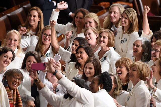 De blanco, congresistas demócratas desafiaron a Trump en discurso del Estado de la Unión