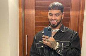 Fan derrumba a Anuel en un concierto