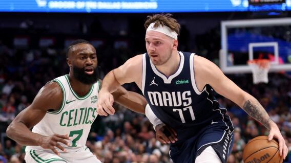 Acción de juego del partido entre Dallas Mavericks y Boston Celtics, en las finales de la NBA Acción de juego del partido entre Dallas Mavericks y Boston Celtics, en las finales de la NBA