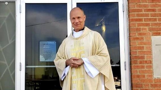 Falleció querido sacerdote en accidente de tránsito: su motocicleta chocó contra otro vehículo