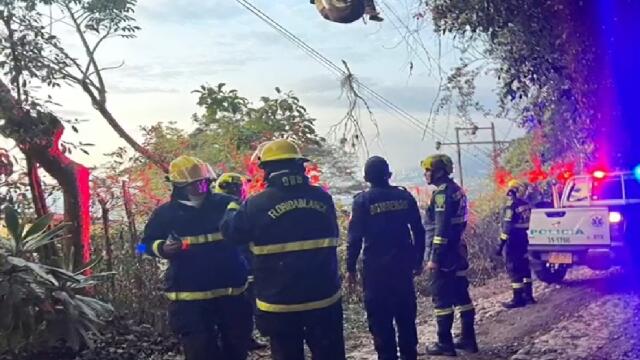 Parapentista en Santander se salvó de milagro tras quedar colgando entre cables de energía Parapentista en Santander se salvó de milagro tras quedar colgando entre cables de energía