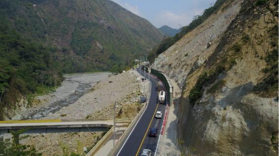 Vía al llano Foto MinTransporte.jpg Vía al llano Foto MinTransporte.jpg
