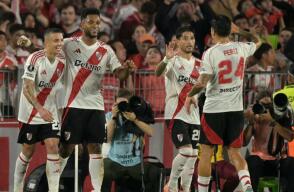 Miguel Borja y una celebración de gol con River Plate en la Copa Libertadores.  Miguel Borja y una celebración de gol con River Plate en la Copa Libertadores.