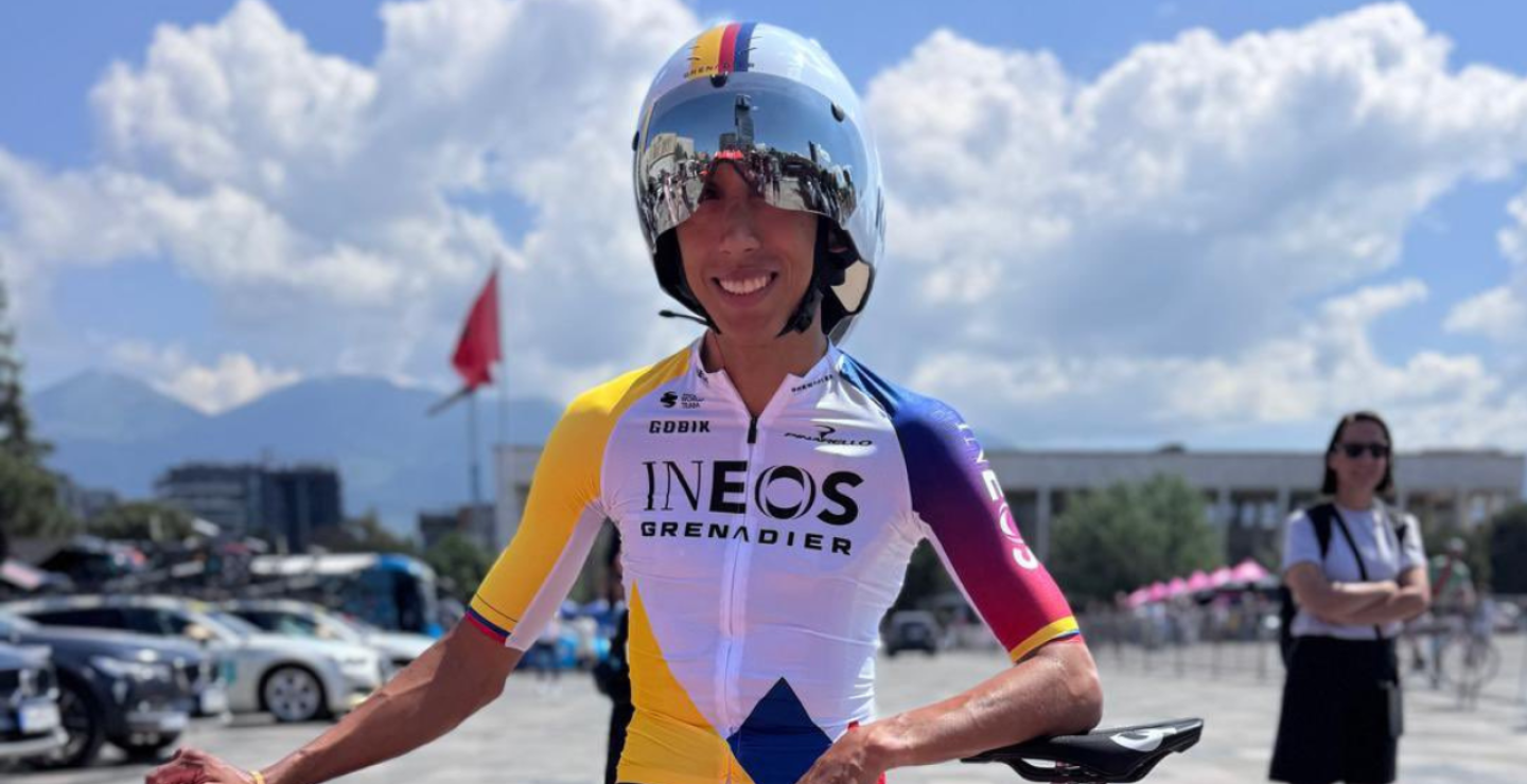 Egan Bernal, ciclista colombiano del INEOS Grenadiers, en la 'crono' del Giro de Italia 2025