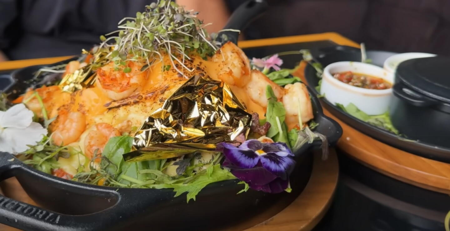 Esto lleva la arepa de $ 160.000 que venden en Medellín: tiene hasta oro