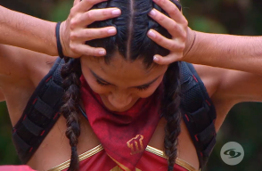 Karen se golpea la cabeza en el Box Rojo del Desafío 2024.