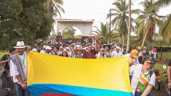 Estado recuperó hacienda Virgen del Cobre en Necoclí, ligada a paramilitares: pasó a 120 familias - BluRadio