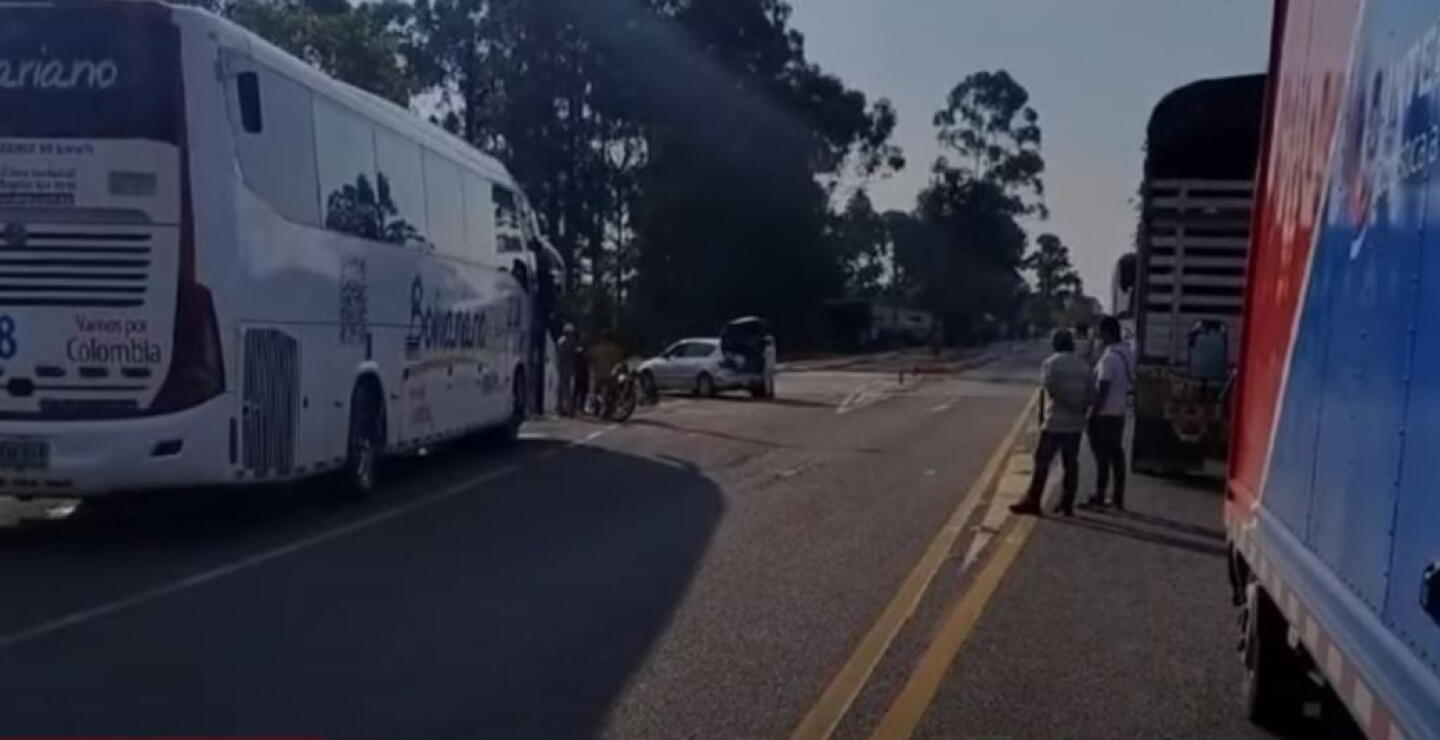 Indígenas bloquean vía Panamericana y piden a Gobierno Petro que les dé soluciones