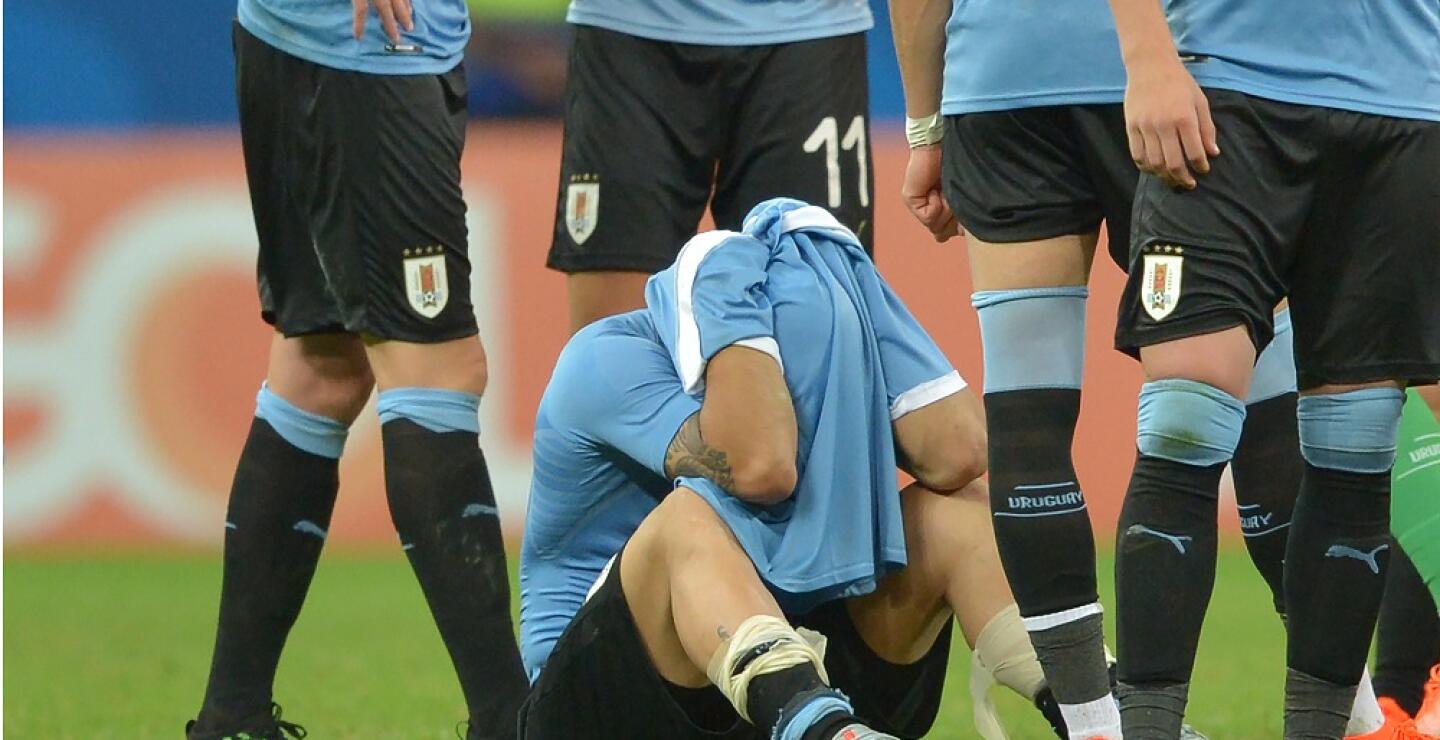 337669_BLU Radio. Inconsolable llanto de Luis Suárez // Foto: AFP