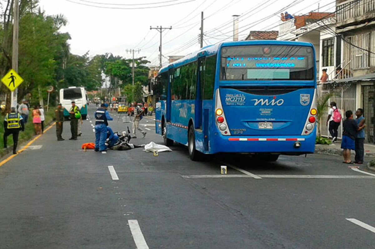 030315-accidente-mio-moto-muerto-oriente-cali-foto-miguel-palta-90-minutos.jpg