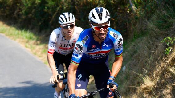 Julian Alaphilippe, ciclista francés, en acción de carrera con el Soudal Quick Step Julian Alaphilippe, ciclista francés, en acción de carrera con el Soudal Quick Step