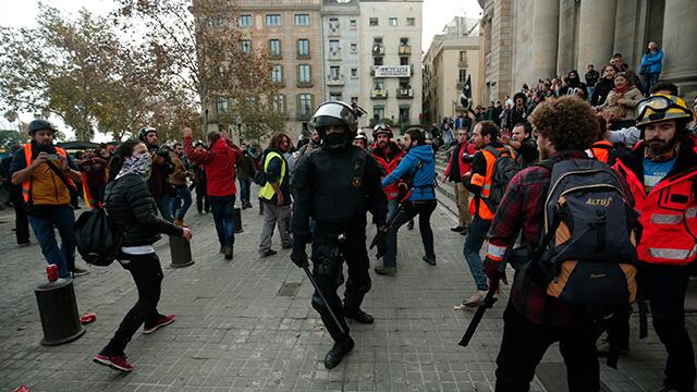 Independentistas bloquean varias carreteras en Cataluña durante protesta contra el Gobierno