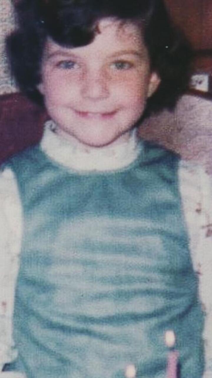 Mujer de 55 años dice tener 13 porque nació en año bisiesto: “Puedo ser joven para siempre”