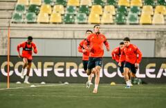 Daniel Muñoz volvió a ser convocado por Crystal Palace tras superar una lesión en el hombro. 