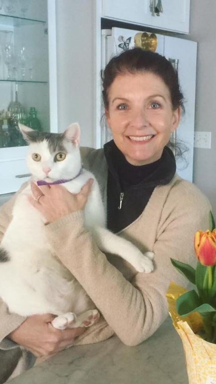 Mujer de 55 años dice tener 13 porque nació en año bisiesto: “Puedo ser joven para siempre”