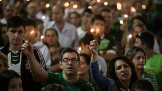 292546_familiachapecoense291118afpe.jpg