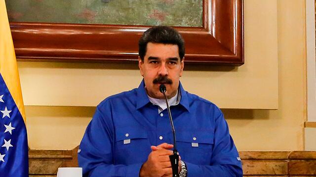 Maduro y Rusia niegan versiones que el presidente hubiera pensado salir del país