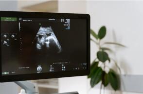 Cirugía a una bebé en el útero de su madre le salvó su vida y previno malformaciones