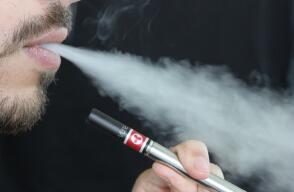 “No pueden venderse como dulces”: científicos respaldan proyecto para regular cigarrillo electrónico