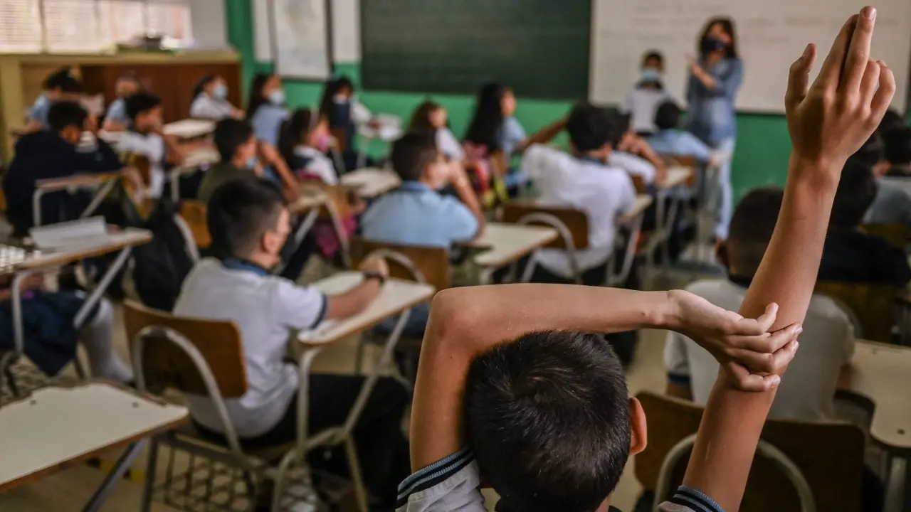 Preocupante panorama de deserción en Colombia: 400.000 estudiantes han dejado las aulas en 2023 - BluRadio