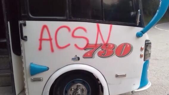 Hombres armados bajaron a pasajeros de un bus