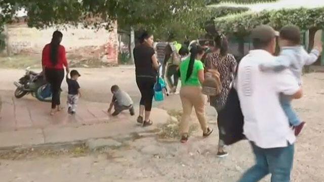 Otra odisea para los venezolanos: caminan horas para vacunar a sus hijos en Colombia