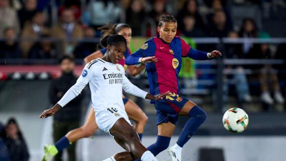 Linda Caicedo en acción de juego con el Real Madrid femenino vs. Barcelona por la Liga F. Linda Caicedo en acción de juego con el Real Madrid femenino vs. Barcelona por la Liga F.