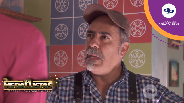 Pastor habla con Gabriela en Los Medallistas. Pastor habla con Gabriela en Los Medallistas.