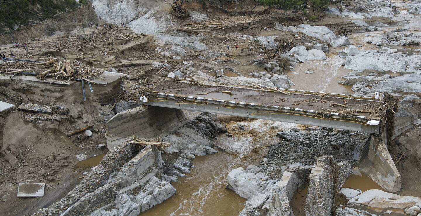 Destrucción en México por el huracán Agatha