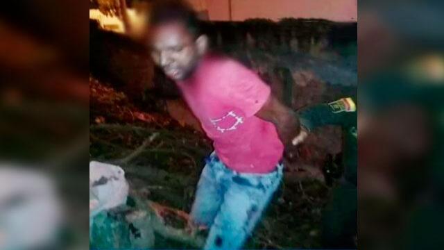 Tremenda ‘muñequera’ les dieron a estos tres hombres señalados de asaltar bus en Cartagena