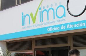 Invima dice que evacuó 10.416 trámites de medicamentos, pero laboratorios cuestionan datos