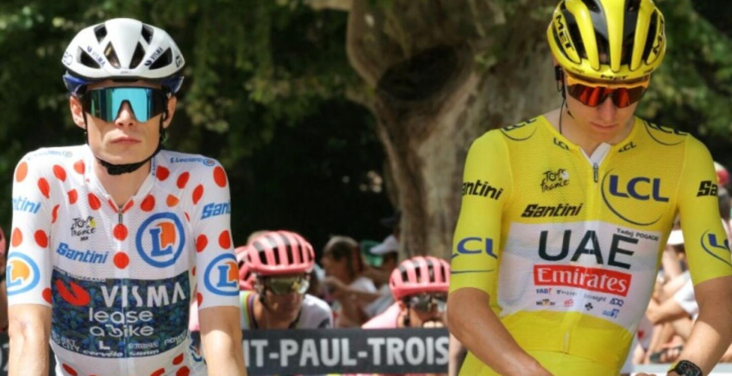 Jonas Vingegaard, portador de la camiseta de la montaña, y Tadej Pogacar, líder de la general, en el Tour de Francia 2024