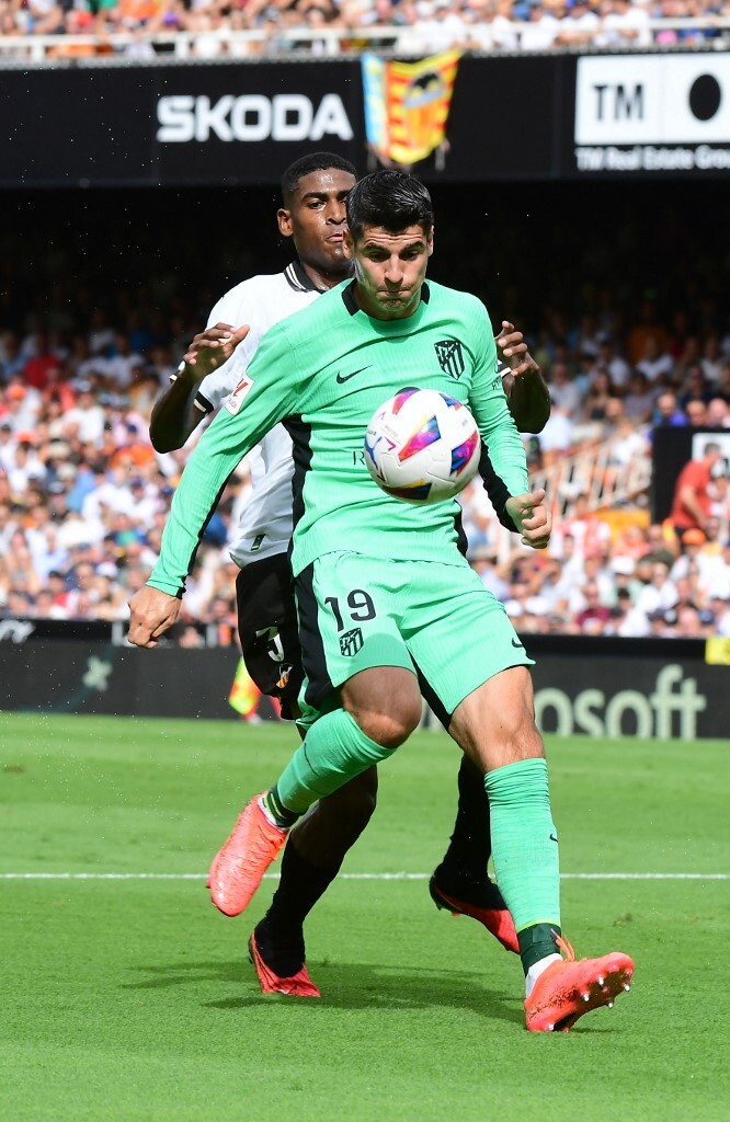 Cristhian Mosquera sigue sumando con el Valencia, que se impuso 2-0 al