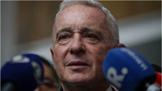 Álvaro Uribe Vélez. Álvaro Uribe Vélez.