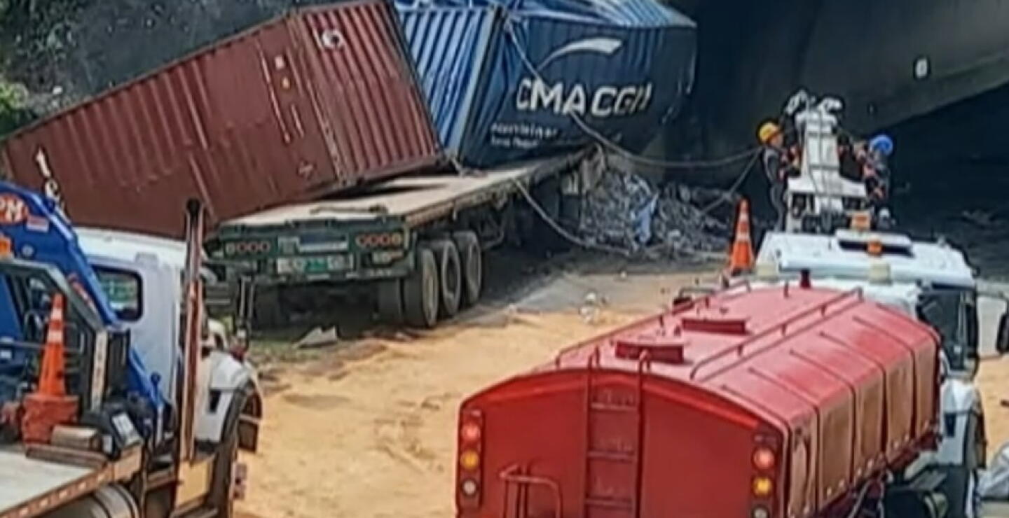 Impactantes imágenes de tractocamión que se estrelló e incendió en túnel Los Azulejos