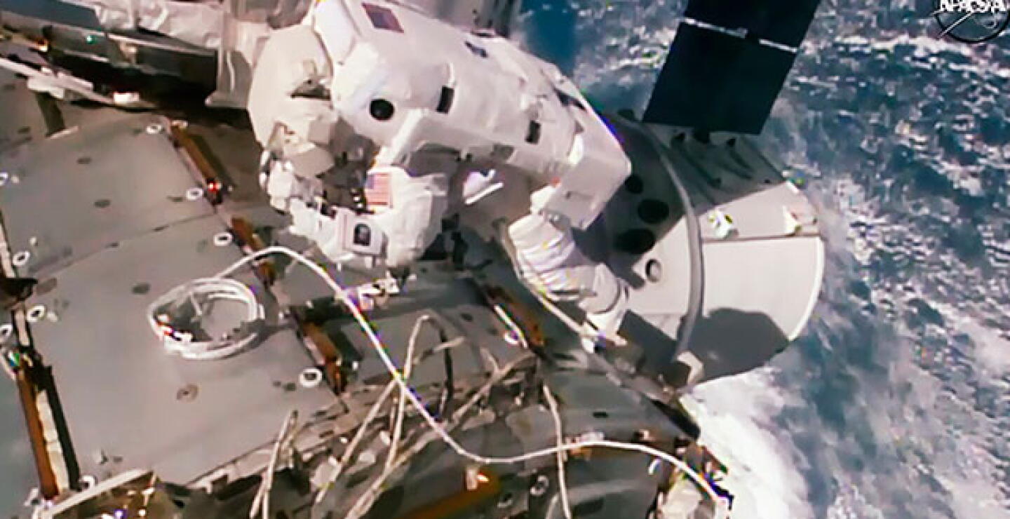 1102iss.jpg