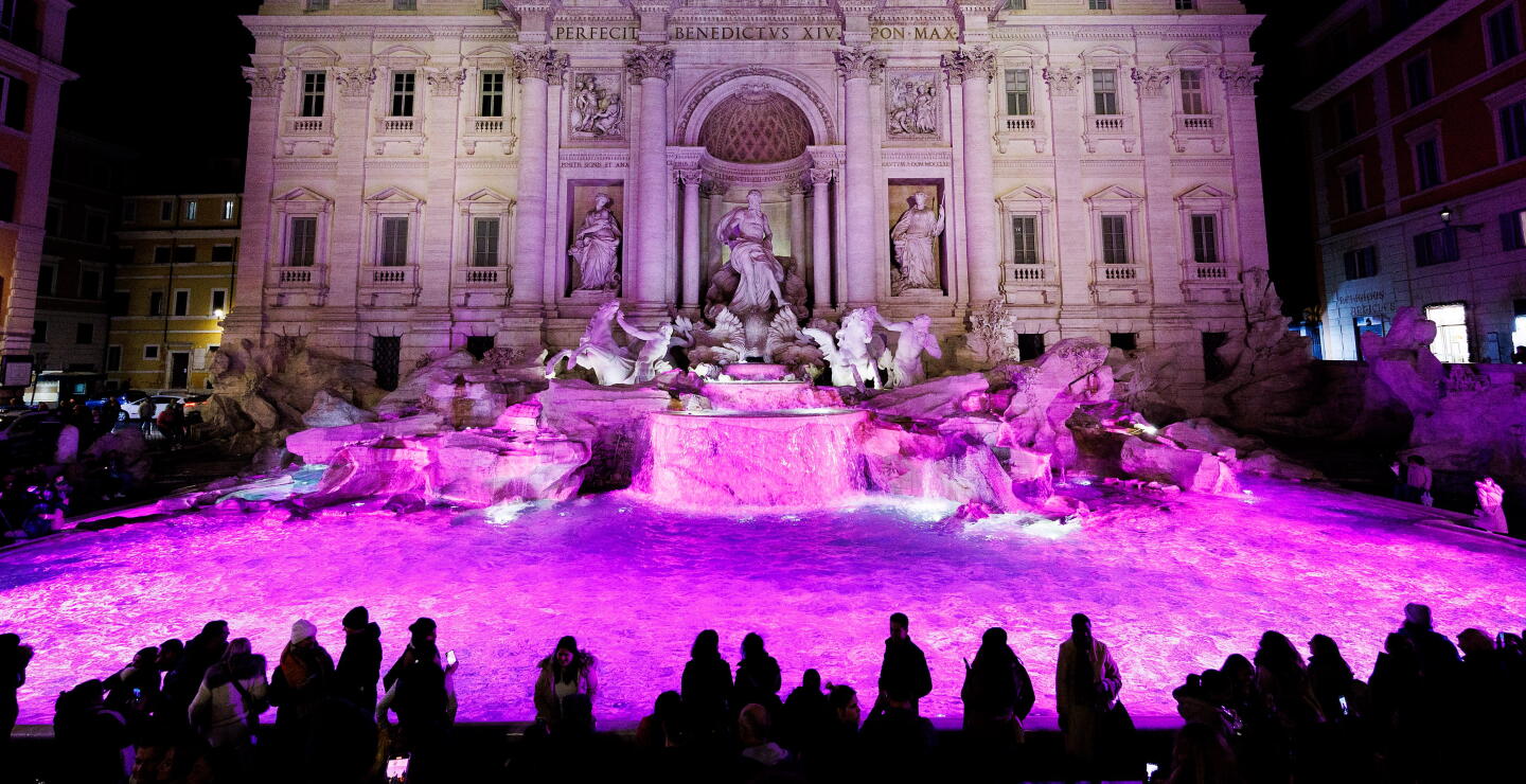 Ciudad del Giro de Italia 2023 iluminada.