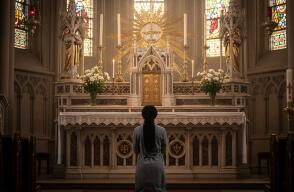 Imagen de referencia de persona orando al Espiritu Santo