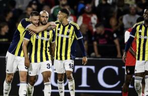 Jhon Durán (10) en Feyenoord contra Fenerbahçe  por la Champions League. 