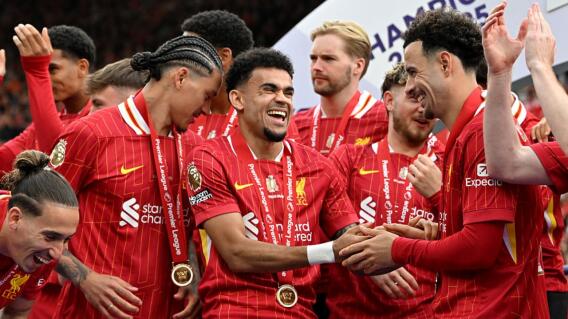 Luis Díaz en los festejos de Liverpool de la Premier League. 