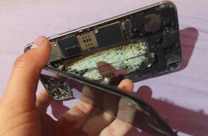 Investigan la muerte de una mujer que habría muerto tras la explosión de su celular en todo su rostro 