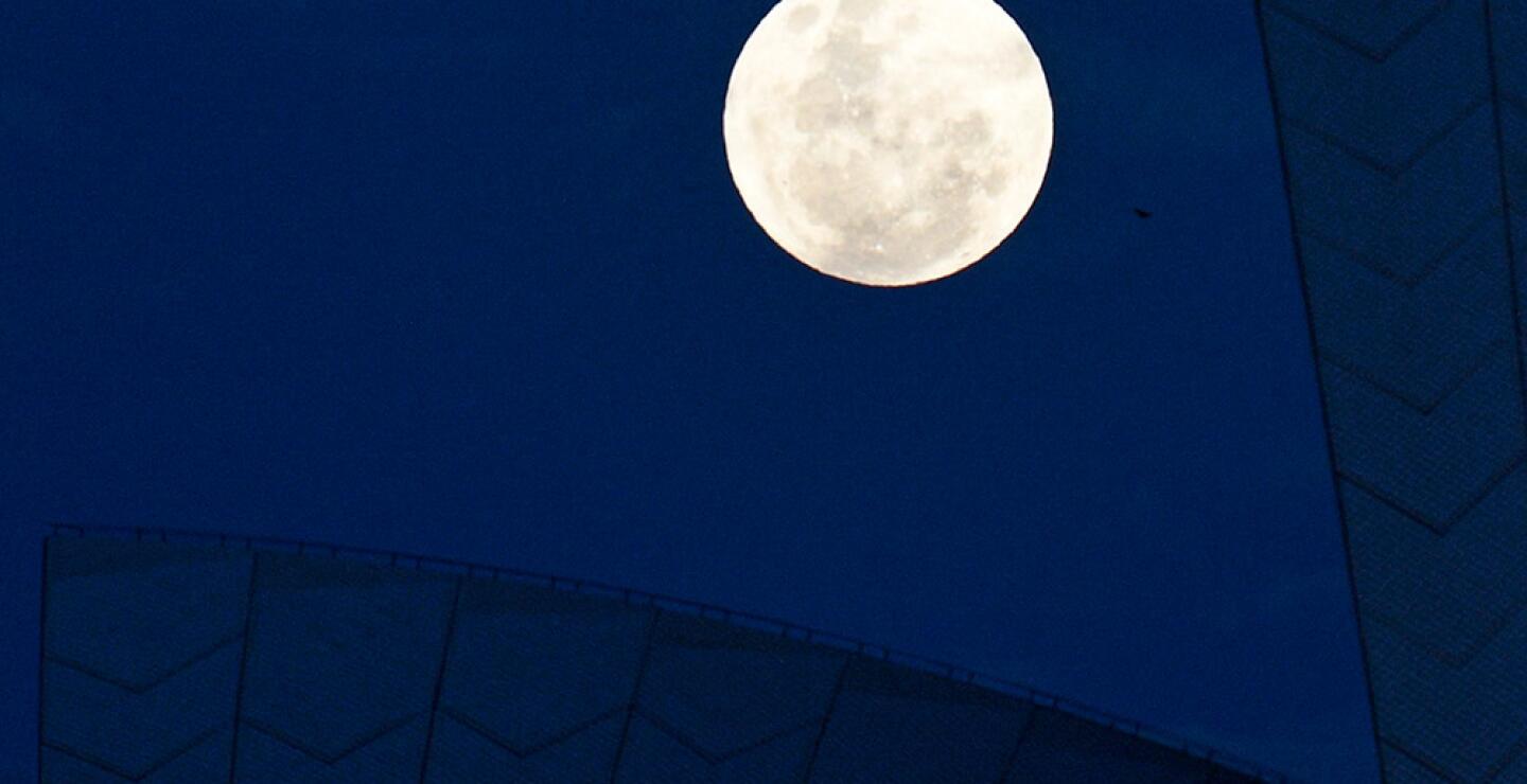 273218_BLU Radio, luna / foto: AFP