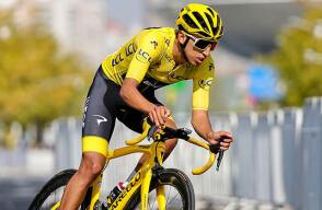 AFP: Egan Bernal luciendo el maillot de campeón del Tour de Francia