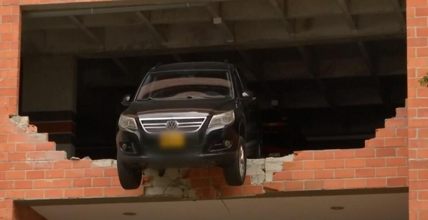 Parqueaderos en Medellín: ¿por qué se caen tantos carros en esta ciudad?