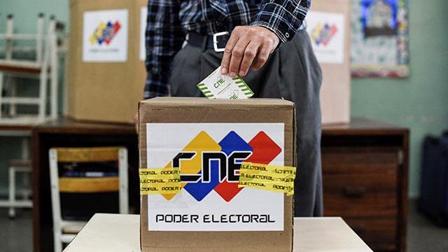 Opositores cambian de estrategia y piden a venezolanos salir a votar en las presidenciales